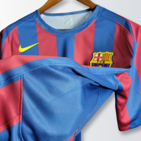 Camisa Retrô Legend - Barcelona 06/07 - Ronaldinho 10