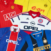 Manto Surpresa - Versão Retrô Clubes Europeus