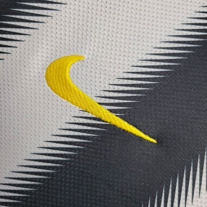 Camisa Retrô Legend - Juventus 2011/12 - Pirlo 21